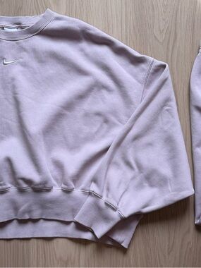 Nike Pink-Lilac Crewneck Sweatshirt with White Swoosh